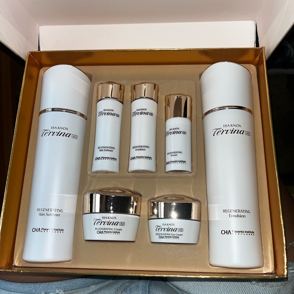 Isa Knox tervina regenerating skin care set